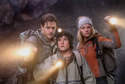 Aníta Briem (Hannah sgeirsson), Brendan Fraser (Prof. Trevor Anderson) en Josh Hutcherson (Sean Anderson)