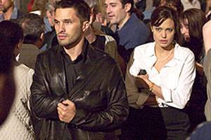 Angelina Jolie (Illeana) en Olivier Martinez (Paquette)