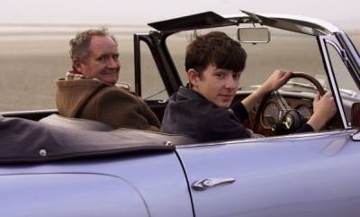 Matthew Beard (Blake - Teen) en Jim Broadbent (Arthur)