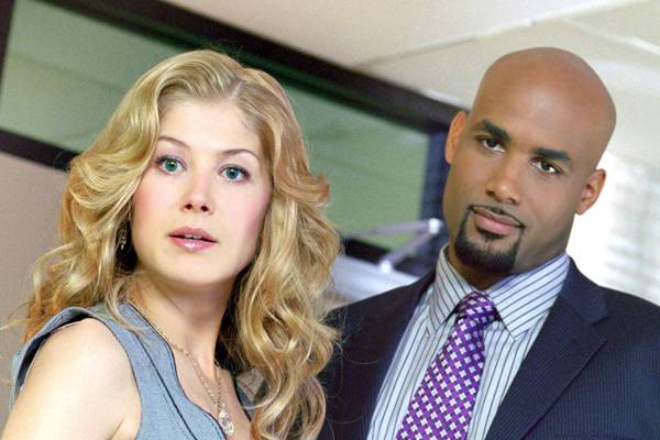 Boris Kodjoe (Anthony Stone) en Rosamund Pike (Maggie Greer)