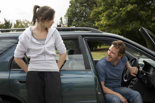 Michael Fassbender (Connor) en Katie Jarvis (Mia)