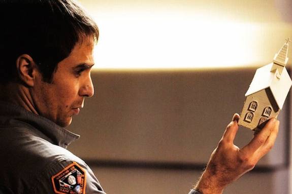 Sam Rockwell (Sam Bell)