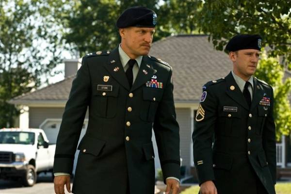 Ben Foster (Staff Sergeant Will Montgomery) en Woody Harrelson (Captain Tony Stone)