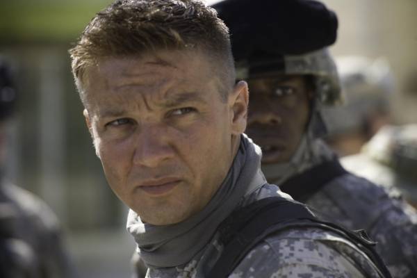 Jeremy Renner (Staff Sergeant William James)