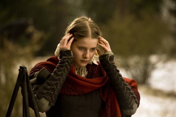 Rachel Hurd-Wood (Meredith Crowthorn)