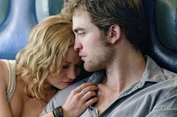 Emilie de Ravin (Ally Craig) en Robert Pattinson (Tyler)