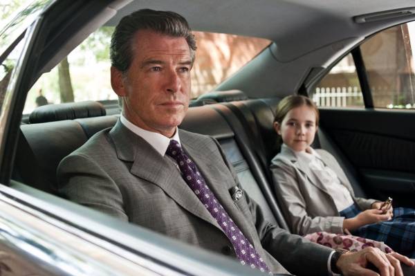 Pierce Brosnan (Charles)