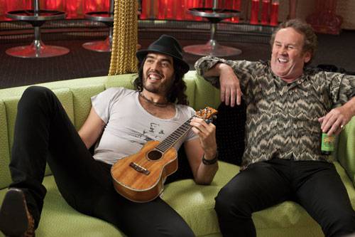 Russell Brand (Aldous Snow) en Colm Meaney (Jonathan Snow)