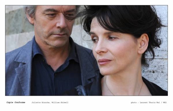 Juliette Binoche (Elle) en William Shimell (James Miller)