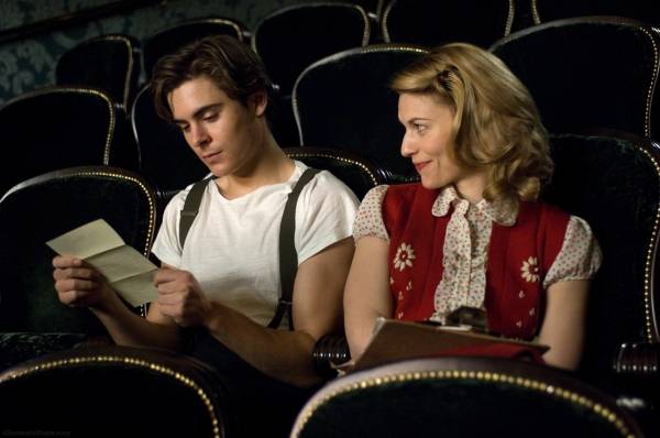 Claire Danes (Sonja Jones) en Zac Efron (Richard Samuels (Lucius))