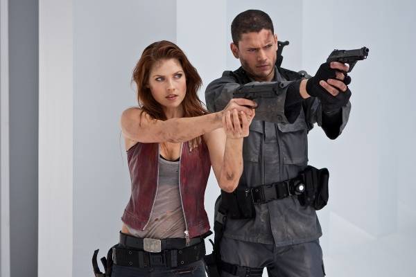 Ali Larter (Claire Redfield) en Wentworth Miller (Chris Redfield)