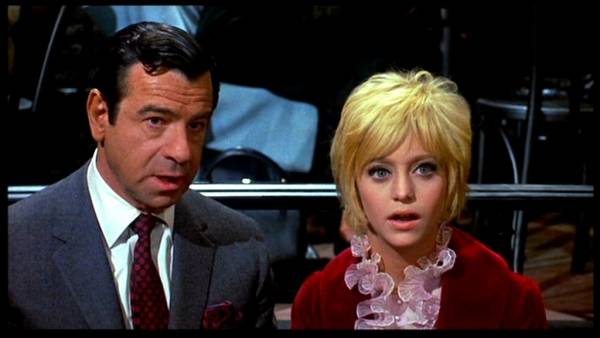 Goldie Hawn (Toni Simmons) en Walter Matthau (Dr. Julian Winston) in Cactus Flower