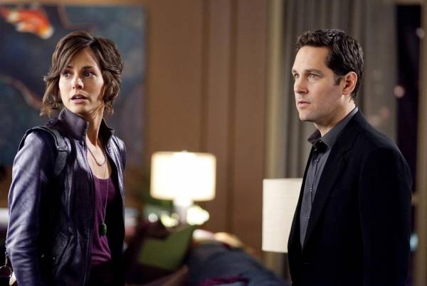 Paul Rudd (Tim Wagner) en Stephanie Szostak (Julie)