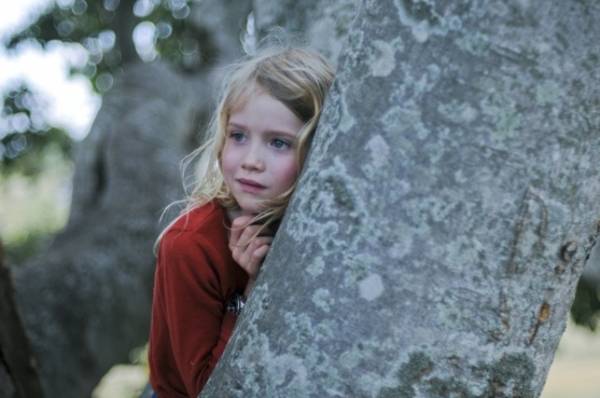 Morgan Davies (Simone O'Neil - Dawn's 8-year-old daughter who believes her dad still lives in a fig tree)