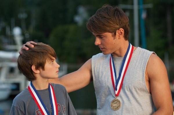 Zac Efron (Charlie St. Cloud) en Charlie Tahan (Sam St. Cloud)