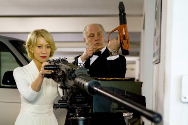 John Malkovich (Marvin Boggs) en Helen Mirren (Victoria)