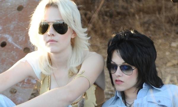 Dakota Fanning (Cherie Currie) en Kristen Stewart (Joan Jett)