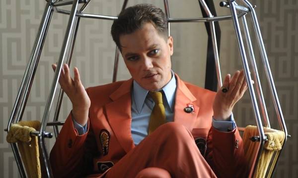 Michael Shannon (Kim Fowley)