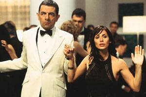 Rowan Atkinson (Johnny English) en Natalie Imbruglia (Lorna Campbell)