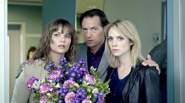 Thom Hoffman (Simon Vogel), Angela Schijf (Babette Struyk) en Bracha van Doesburgh (Karen van der Made)