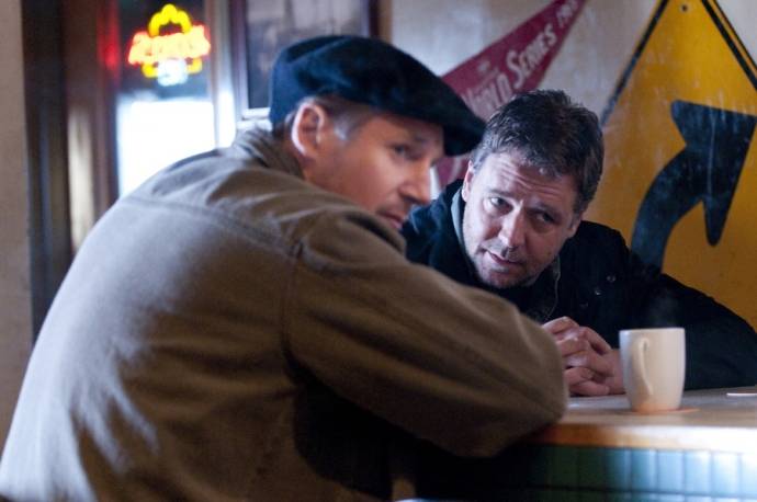 Russell Crowe (John Brennan) en Liam Neeson (Damon)