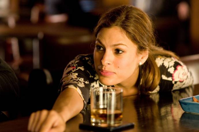 Eva Mendes (Laura)