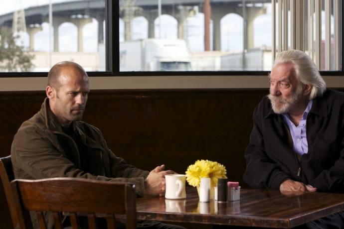 Jason Statham (Arthur Bishop) en Donald Sutherland (Harry McKenna)