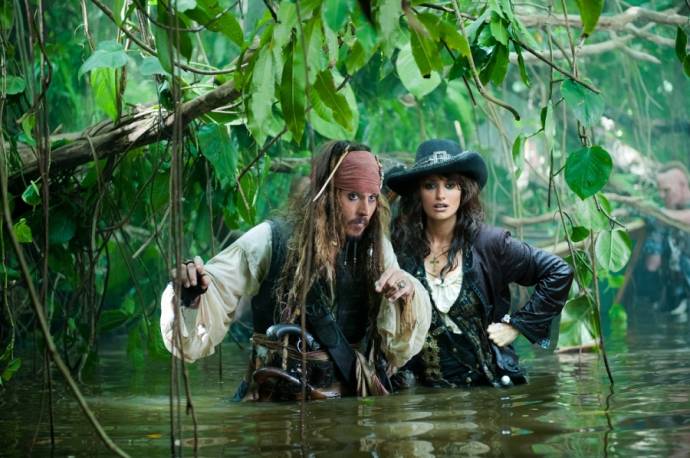 Johnny Depp (Jack Sparrow) en Penélope Cruz (Angelica)