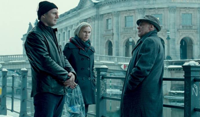 Liam Neeson (Dr. Martin Harris), January Jones (I) (Elizabeth Harris) en Frank Langella (Rodney Cole)