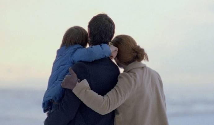 Gabriel Elkaïm (Adam  8 ans), Jérémie Elkaïm (Romo) en Valérie Donzelli (Juliette)