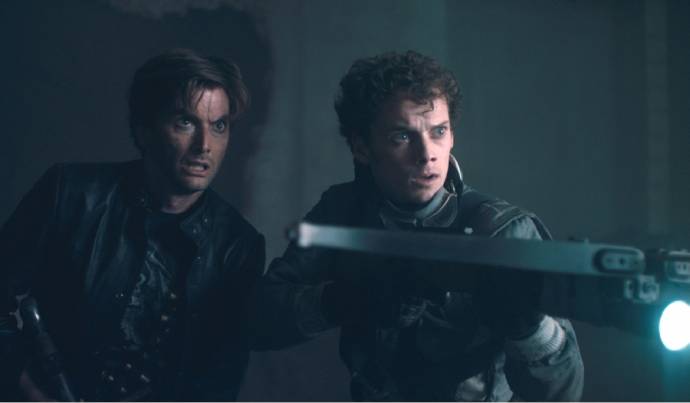 David Tennant (Peter Vincent) en Anton Yelchin (Charley Brewster)