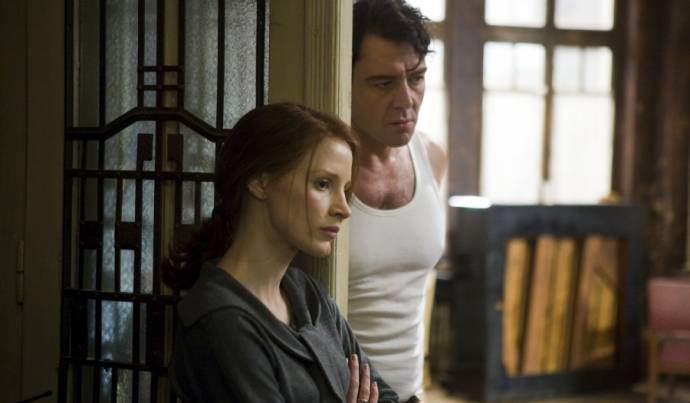 Jessica Chastain (Young Rachel Singer) en Ciarán Hinds (David)