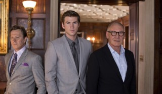 Gary Oldman, Liam Hemsworth en Harrison Ford in Paranoia (2013)