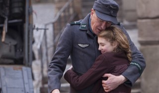 Geoffrey Rush en Sophie Nélisse in The Book Thief