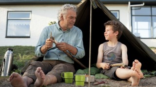 Hans Dagelet en Dennis Reinsma in Mijn avonturen door V. Swchwrm