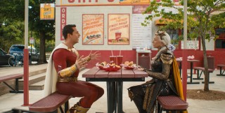 Zachary Levi en Helen Mirren in Shazam! Fury of the Gods