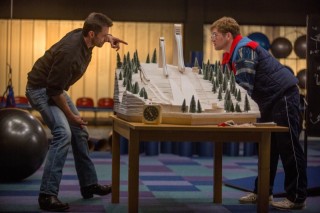 Hugh Jackman en Taron Egerton in Eddie the Eagle