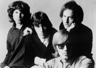 John Densmore, Robby Krieger, Ray Manzarek en Jim Morrison in The Doors: When You're Strange