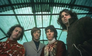 John Densmore, Robby Krieger, Ray Manzarek en Jim Morrison in The Doors: When You're Strange