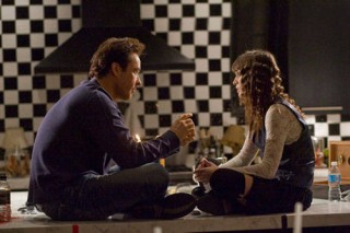 Lizzy Caplan en John Cusack in Hot Tub Time Machine