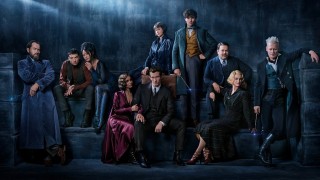 Jude Law, Ezra Miller, Zoë Kravitz, Callum Turner, Katherine Waterston, Eddie Redmayne, Johnny Depp, Dan Fogler en Alison Sudol in Fantastic Beasts: The Crimes of Grindelwald