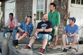 Kevin James, Chris Rock, Adam Sandler, Rob Schneider en David Spade in Grown Ups