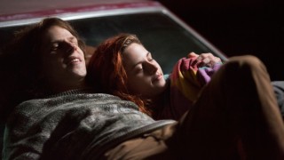 Jesse Eisenberg en Kristen Stewart in American Ultra