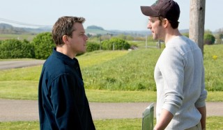 Matt Damon en John Krasinski in Promised Land