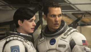 Anne Hathaway en Matthew McConaughey in Interstellar