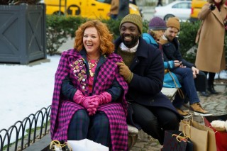 Melissa McCarthy en Paapa Essiedu in Genie