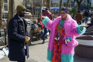 Paapa Essiedu en Melissa McCarthy in Genie