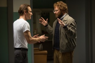 Michael Fassbender en Seth Rogen in Steve Jobs