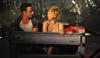 Luke Kirby en Michelle Williams in Take This Waltz