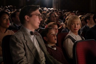 Paul Dano, Mateo Zoryon Francis-DeFord en Michelle Williams in The Fabelmans